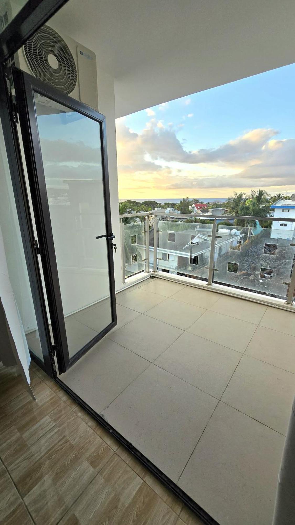 Luxury Penthouse With Infinity Pool & Stunning Sea View Apartment Flic en Flac Exterior photo